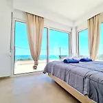 Willa The 4th Seaview